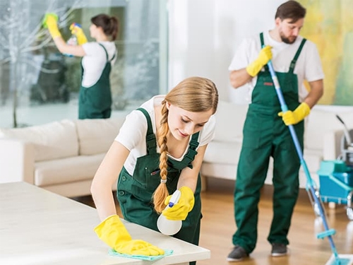 <p>Konforlu ve Temiz Bir Ev İçin Profesyonel Ev Temizliği Hizmetleri!<br> </p><p>Saraçoğlu Halı Yıkama olarak, evinizin genel temizliğini üstleniyoruz. Profesyonel ve deneyimli ekibimiz, evinizin her köşesini titizlikle temizleyerek size konforlu ve hijyenik bir yaşam alanı sunuyor. Mobilyalarınızdan zeminlere, mutfaktan banyoya kadar evinizin her alanını kapsayan hizmetimizle size vakit kazandırıyoruz. Evinizdeki temizlik ihtiyaçlarınızı bize bırakın, rahatlıkla güvenebileceğiniz bir temizlik deneyimi yaşayın!</p>